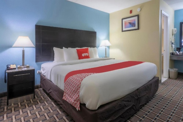 OYO Hotel Knoxville TN Cedar Bluff I-40 image 10