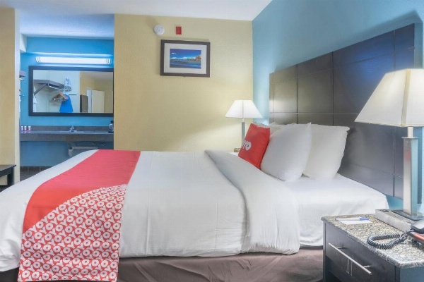 OYO Hotel Knoxville TN Cedar Bluff I-40 image 11