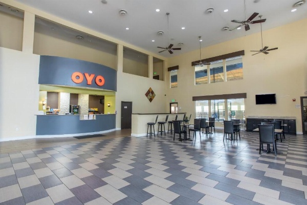 OYO Hotel Knoxville TN Cedar Bluff I-40 image 12