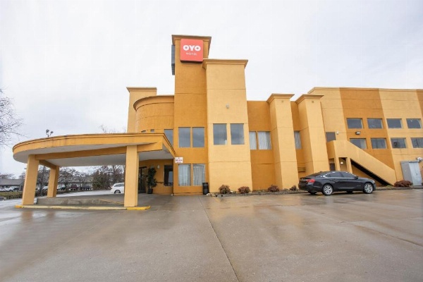 OYO Hotel Knoxville TN Cedar Bluff I-40 image 13