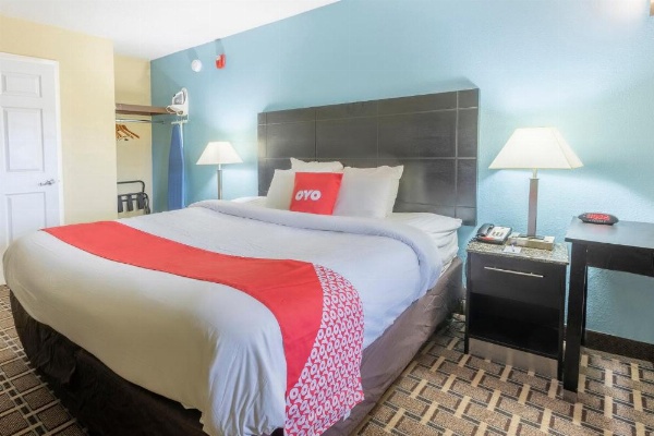OYO Hotel Knoxville TN Cedar Bluff I-40 image 15