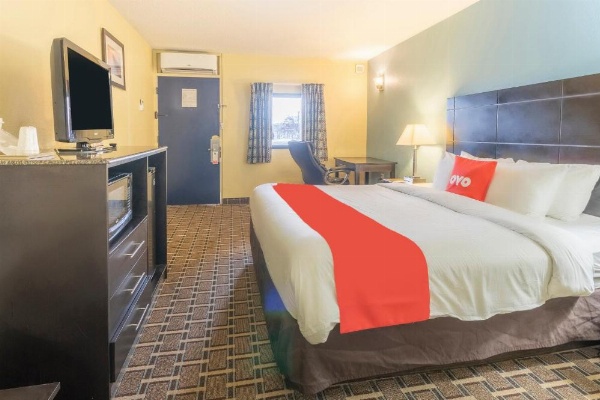 OYO Hotel Knoxville TN Cedar Bluff I-40 image 26