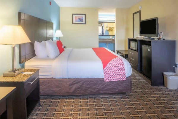 OYO Hotel Knoxville TN Cedar Bluff I-40 image 28