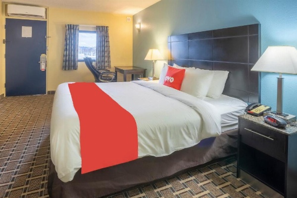 OYO Hotel Knoxville TN Cedar Bluff I-40 image 30