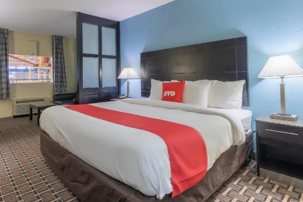 OYO Hotel Knoxville TN Cedar Bluff I-40 image 7
